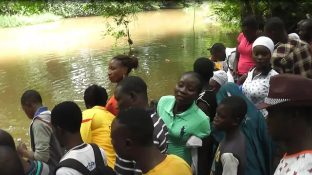 Awọn eeyan ni ẹba odo Ọṣun