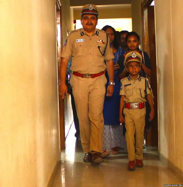 इशानच्या स्वागताला स्वतः पोलीस कमिशनर आले.