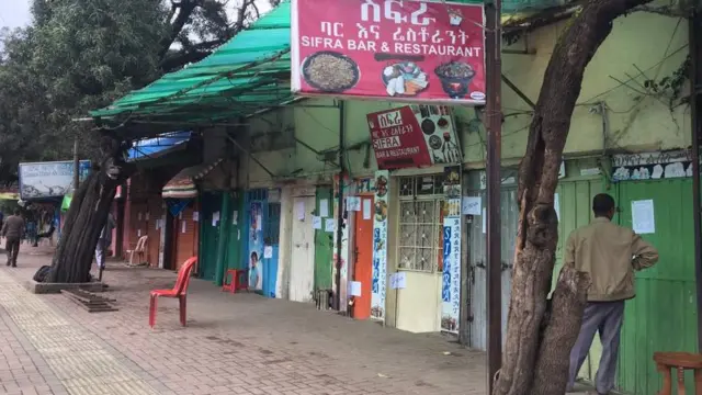 ኢትዮጵያ ሆቴል አካባቢ ያሉ የታሸጉ የጥቁር ገበያ መሸጫዎች