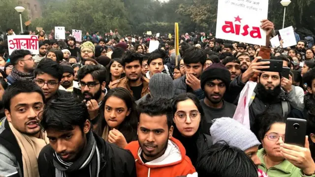 दिल्ली यूनिवर्सिटी में नागरिकता क़ानून के ख़िलाफ़ प्रदर्शन
