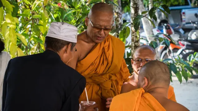 ร่วมมือกัน