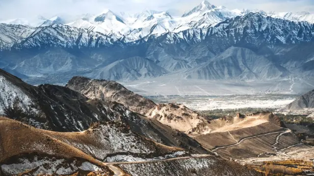 காஷ்மீர் விவகாரம்: அரசமைப்பு சட்டம் 370 மற்றும் அதுசார்ந்த போலிச் செய்திகளும்