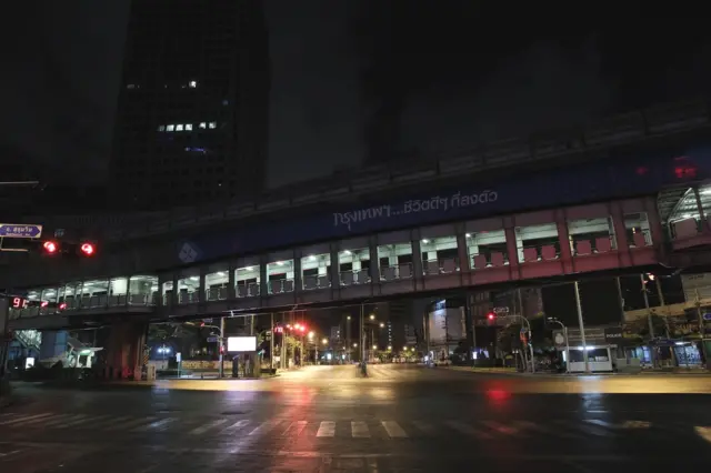 กรุงเทพ โควิด 19 ไวรัสโคโรนา เหงา เคอร์ฟิว curfew bangkok coronavirus