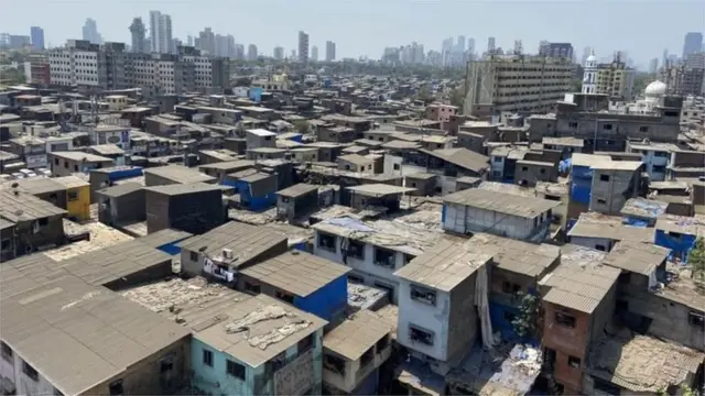 ধারাবিতে মানুষের ঘনত্ব ম্যানহাটনের তুলনায় ১০ গুণ বেশি।