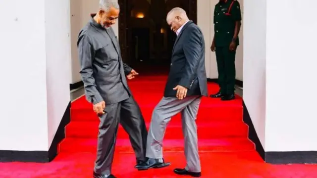 Президент Танзании (справа) и лидер оппозиции