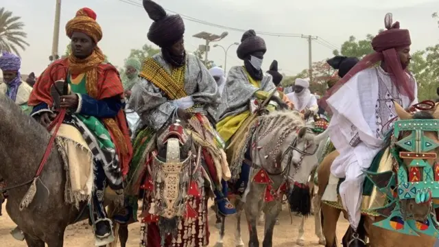 Mahaya dawaki a birnin Kano yayin da suke kan hanyarsu ta zuwa masallacin Idi
