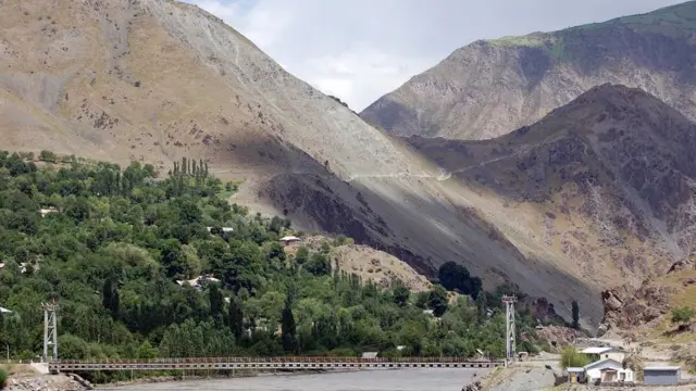 دو سوی رودخانه پنج بین تاجیکستان و افغانستان