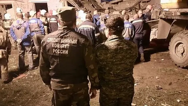 Следователи на месте взрыва жилого дома под Ельцом