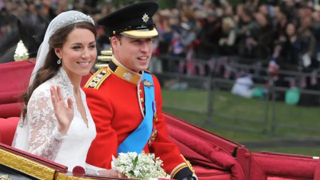 Kate e William circulamroleta de verdade ou consequênciacarruagemroleta de verdade ou consequênciaseu casamento,roleta de verdade ou consequência2011