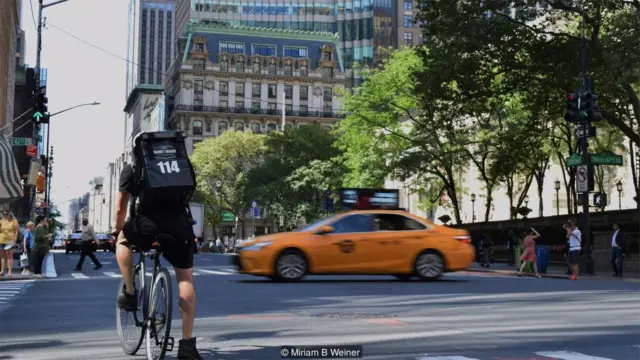 آزادی کے مجسمے کی طرح تانبے کا استعمال دوسری عمارتوں میں بھی نظر آتا ہے