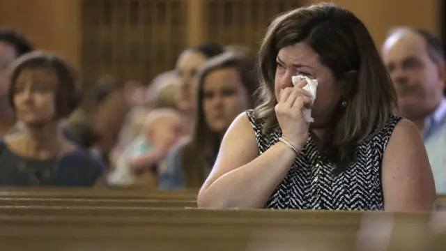 Tearful end to 11-year US church protest - BBC News