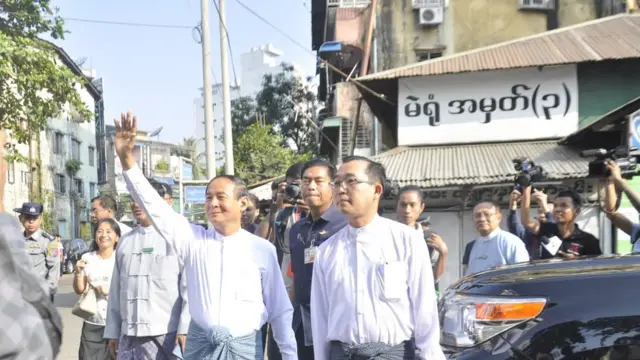 မဲပေးသူတွေထဲမှာ နိုင်ငံတော်သမ္မတ ဦးဝင်းမြင့်လည်းပါဝင်