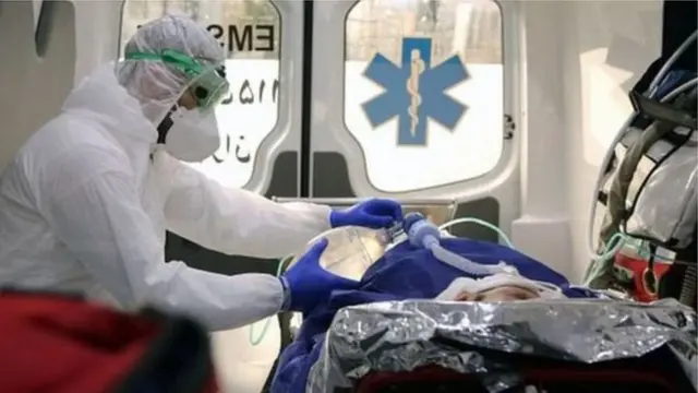 ইরানের একটি হাসপাতালে করোনাভাইরাসে আক্রান্ত রোগীর চিকিৎসা চলছে