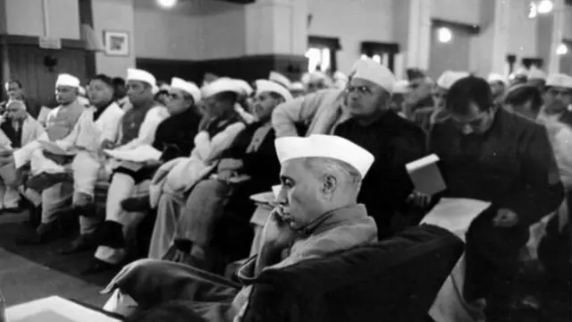 সংবিধান বিষয়ক সম্মেলনের মাধ্যমে ভারতের সংবিধান রচিত হয়