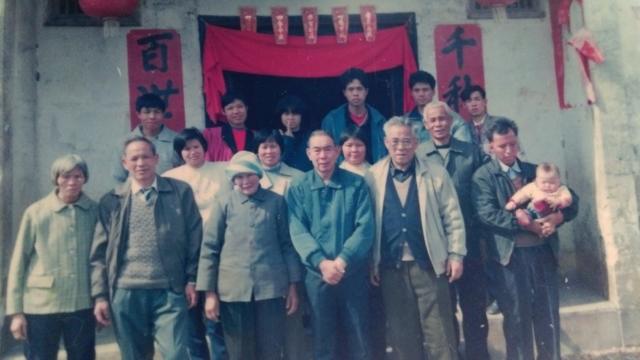 随国民党军队来台的谢姓民众90年代初期回广东探亲。