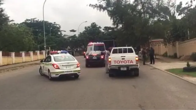 Ọkọ ọlọ́pàá dínà mọ́ Saraki láti kọjá