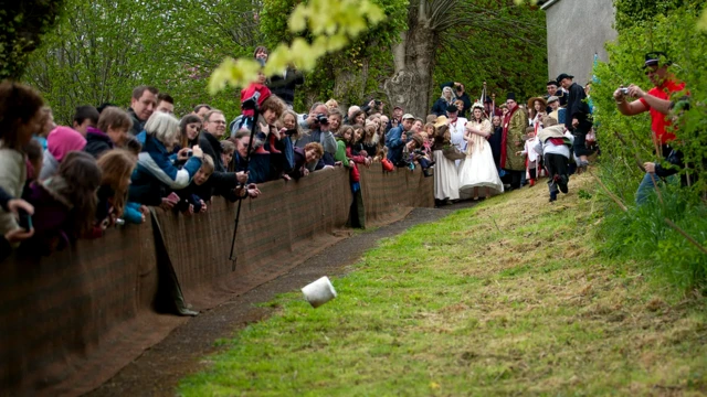 Отношения людей и сыра порой приобретают странные формы