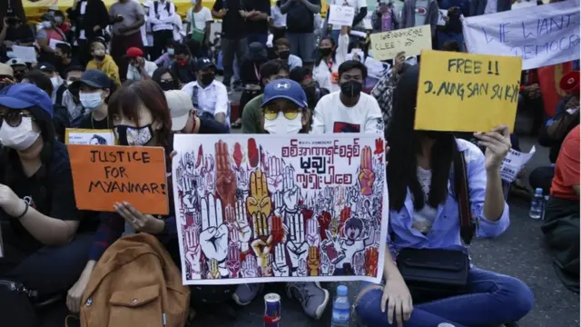 المظاهرات توالت الاثنين.