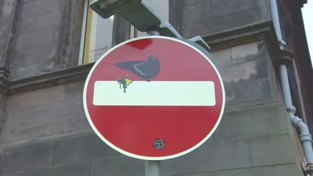 Знак СТОП з голубом