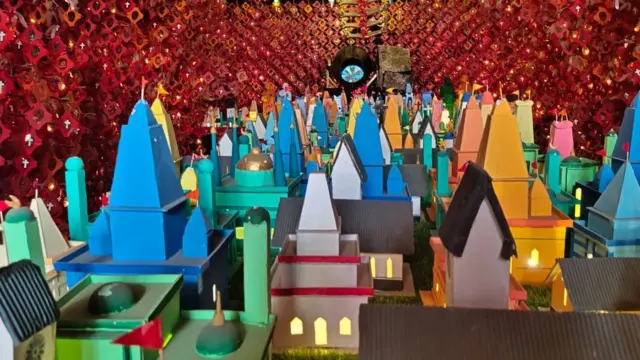 পূজা মন্ডপ সাজানো হয়েছে নানা ধর্মের প্রতীক দিয়ে