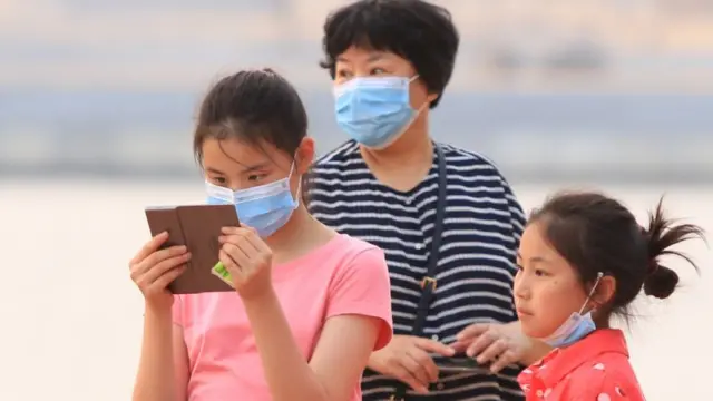 கொரோனா வைரஸ்: கோவிட்-19 குறித்த மூடக் கருத்துகளை மக்கள் ஏன் நம்புகிறார்கள்?