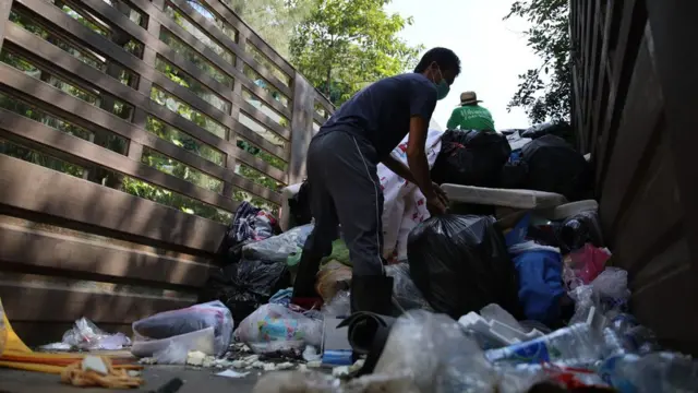 ขยะกำพร้า