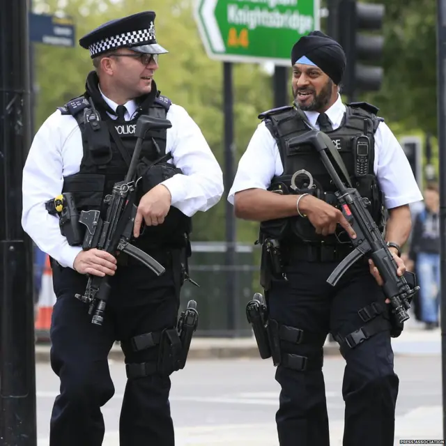 ਧਾਰਮਿਕ ਚਿੰਨ੍ਹਾਂ ਲੈ ਕੇ ਇਤਿਹਾਸਕ ਫ਼ੈਸਲੇ