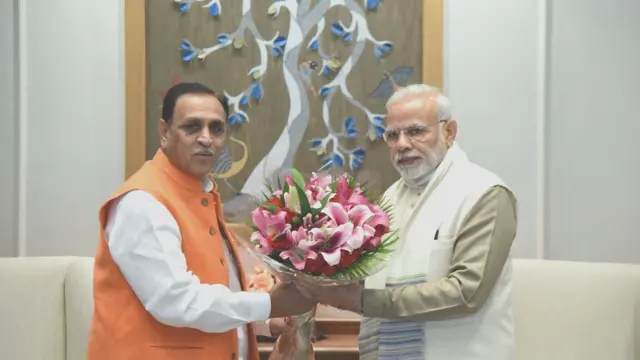 વિજય રૂપાણી તથા વડાપ્રધાન મોદીની તસવીર