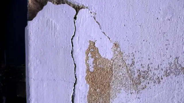 வீடுகளில் விரிசல்