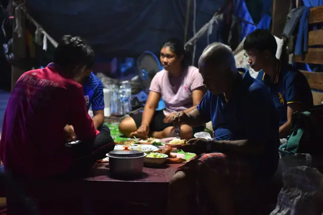 บ้านม่วงกลาง