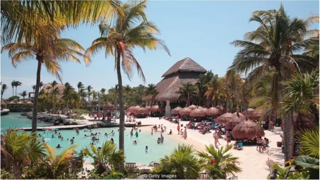 生态度假村Xcaret制定了一项政策，要求游客必须将防晒霜更换为可生物降解的防晒霜。