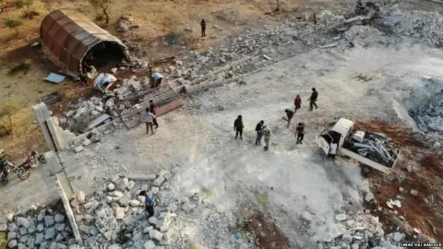 यह तस्वीर सीरिया के इदलिब प्रांत के बारिशा गाँव की है.