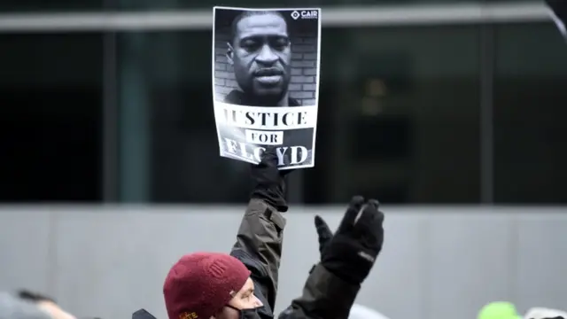 Image shows protesters in Minneapolis