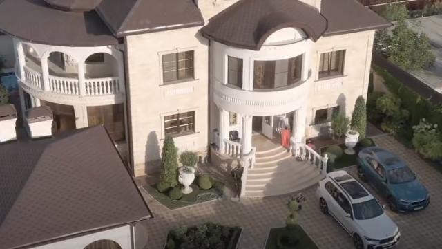 SK video grab showing villa exterior