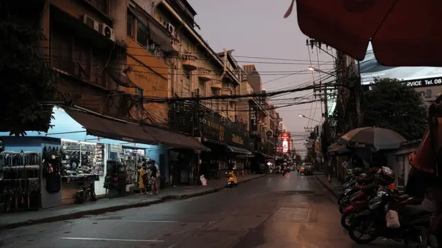 พนักงานบริการทางเพศ