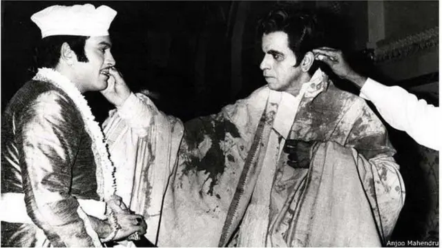 સંજીવભાઈ ભૂલેશ્વરમાં એક રૂમનાં ઘરમાં ચાર જણા રહેતા હતા