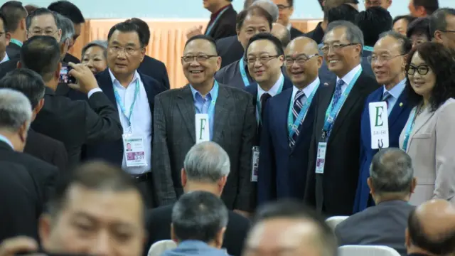 澳门蛋行政长官选举投票现场一群选举委员趁投票大会尚未开始合影留念(25/8/2019)