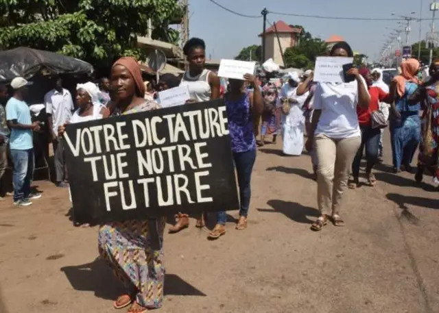 L'opposition guinéenne dénonce un "coup d'État constitutionnel"