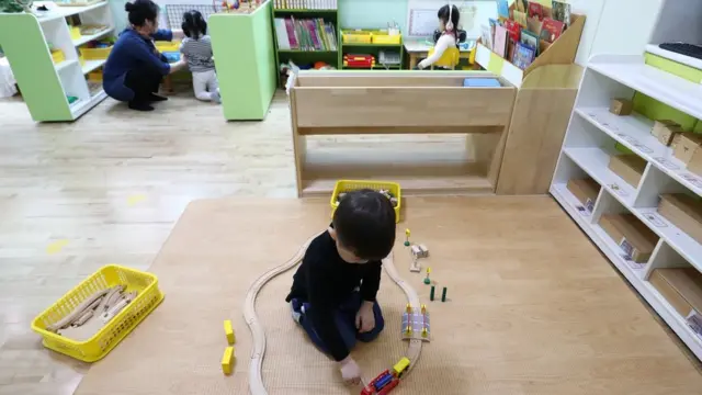 코로나19로 어린이집 휴원 기간을 무기한 연장됐다