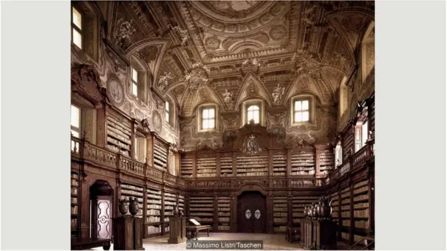 Biblioteca Statale Oratoriana dei Girolamini (Perpustakaan Girolamini), Napoli, Italia