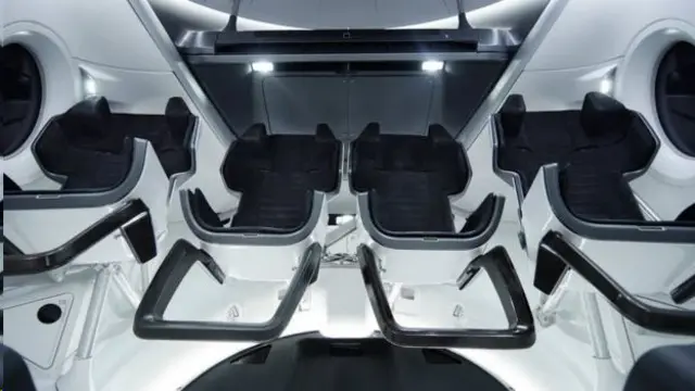 Inside di crew dragon