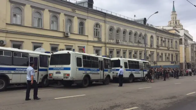 полицейские автобусы