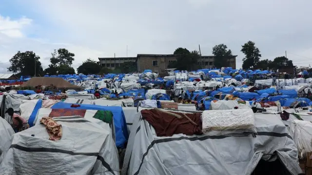 Dans ces tentes de fortune vivent plus de 9636 personnes ayant fui le conflit inter communautaire de Djudu en Ituri.