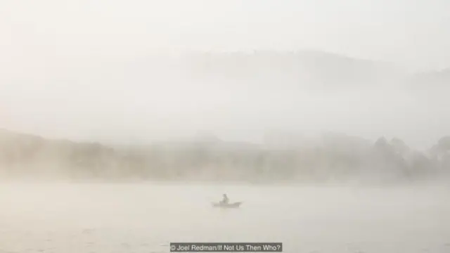 클레머스 강에 건설된 네 개의 댐은 캘리포니아에서 가장 큰 원주민 부족인 유록이 살고 있는 토착지의 생태계를 망가뜨리고 말았다