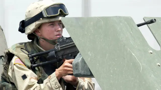 अमरीकी महिला सैनिक