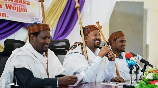 MM Abiy Ahimad yeroo hawaasa Booranaa waliin mariyatan