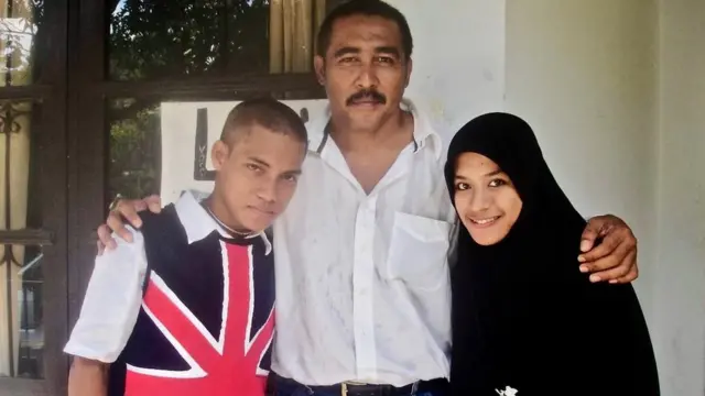 Jacky Manuputty bersama Ronald dan Dahlia Talo