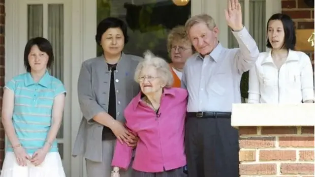 मां पैटी कैस्पर के साथ चार्ल्स जेनकिंस