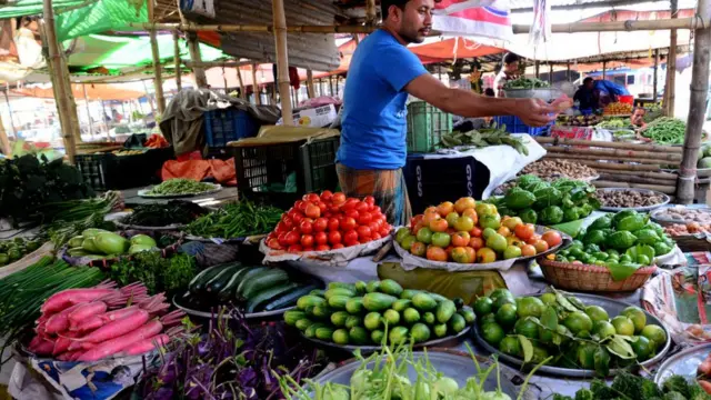 বাংলাদেশের নারায়ণগঞ্জে গ্রামের একটি বাজার