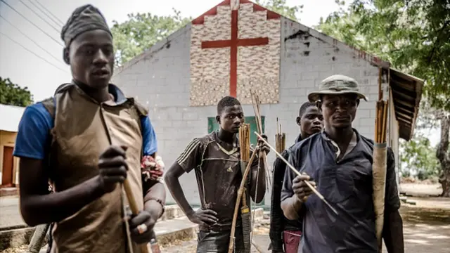 Wasu 'yan kungiyar sa-kai kenan suke bai wa garin Dasso tsaro